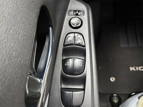 Used 2023 Nissan Kicks SR w/ SR Premium Package image 16