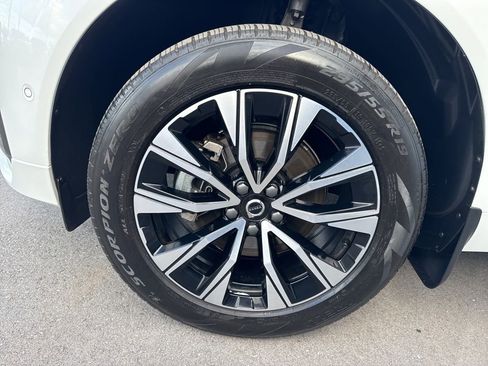 Used 2024 Volvo XC60 B5 Plus image 29