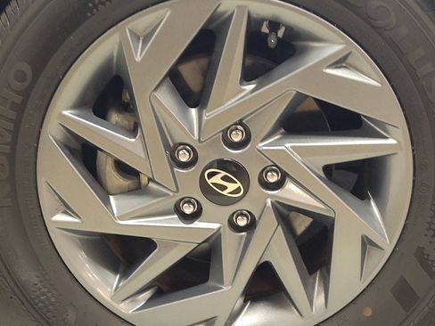 Used 2024 Hyundai Elantra SEL FWD image 31