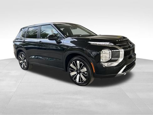 New 2026 Mitsubishi Outlander SE image 2