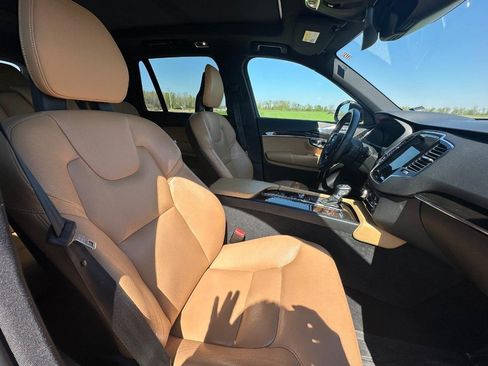 Used 2018 Volvo XC90 T6 Momentum w/ Momentum Plus Package AWD/4WD image 10