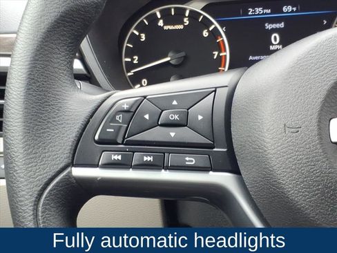 Used 2025 Nissan Altima 2.5 SV FWD image 11