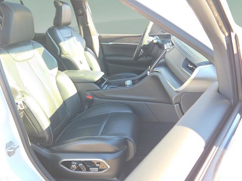 Used 2022 Jeep Grand Cherokee Overland image 22