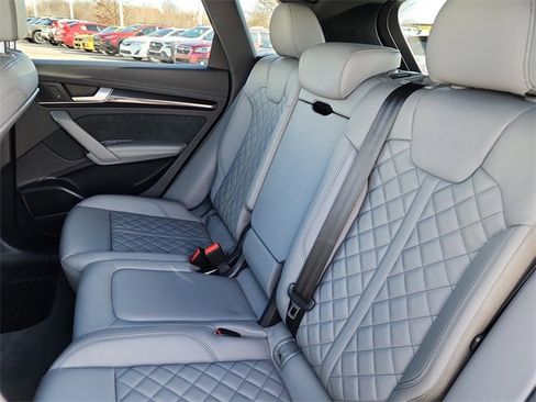 Used 2018 Audi SQ5 Prestige w/ Prestige Package image 16