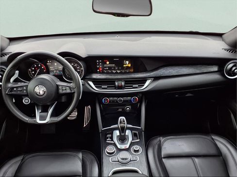 Used 2023 Alfa Romeo Stelvio Sprint image 13