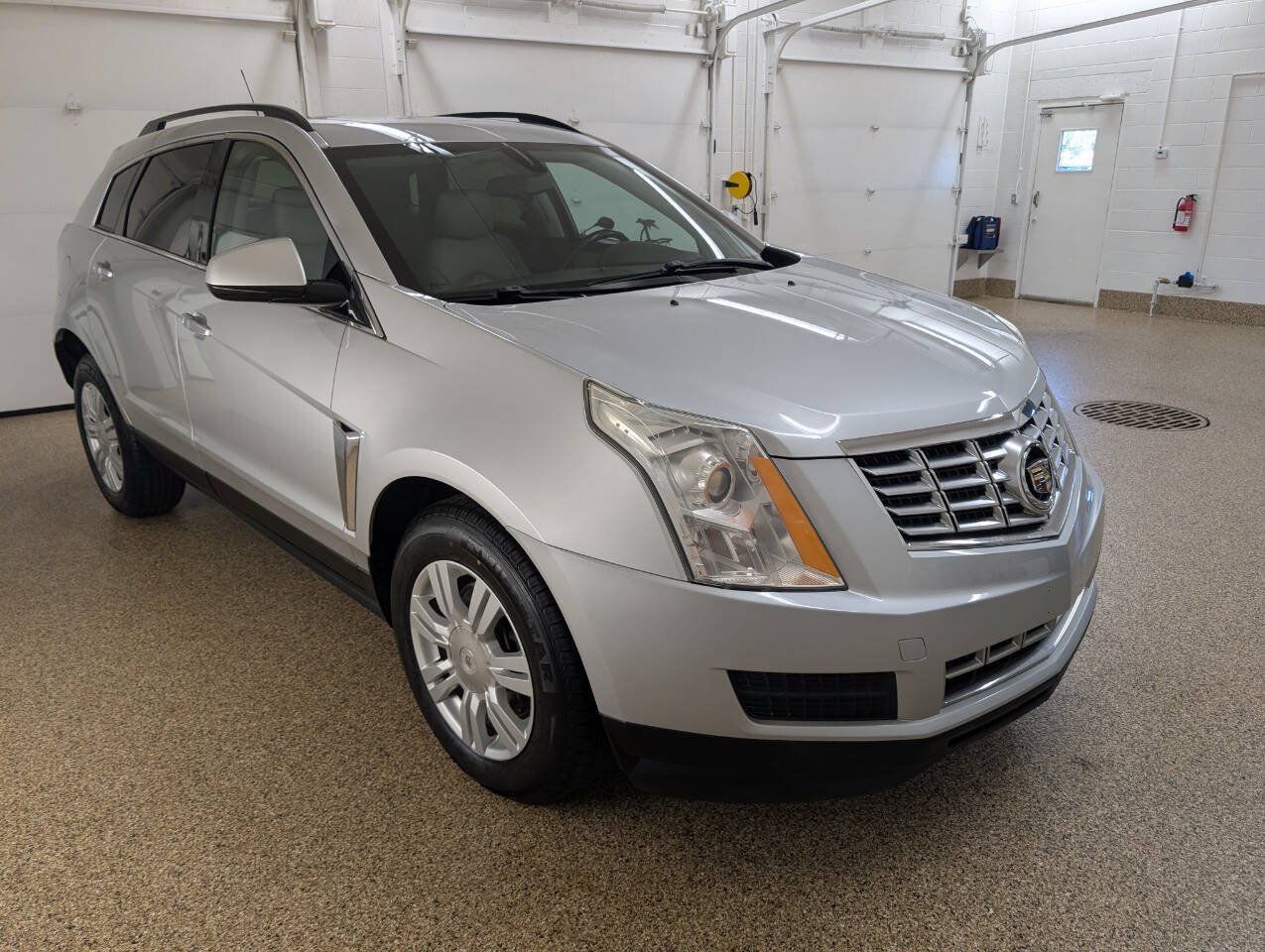 Used 2015 Cadillac SRX FWD image 5