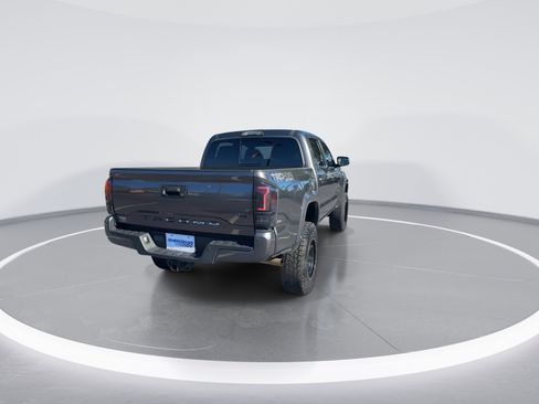 Used 2018 Toyota Tacoma TRD Sport image 8