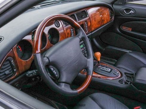 Used 2001 Jaguar XK8 Convertible image 32