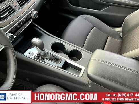 Used 2025 Nissan Altima 2.5 SV FWD image 17
