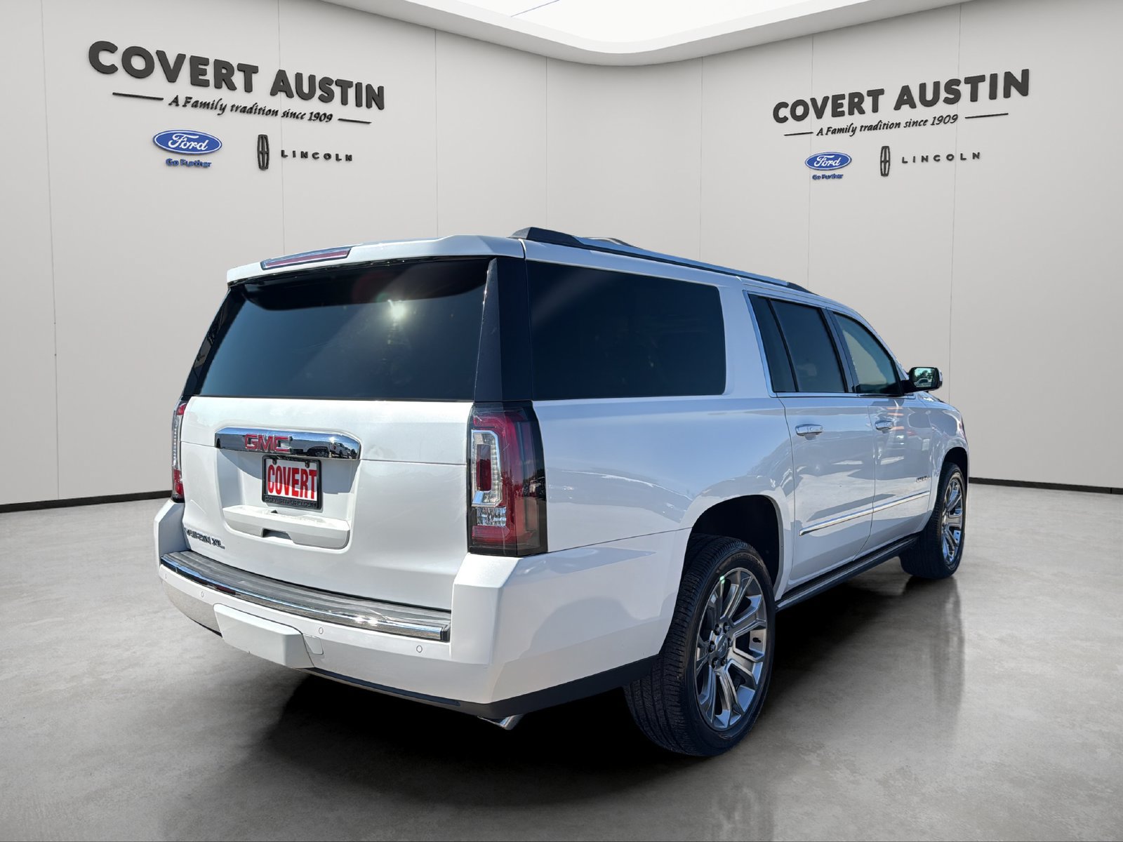 Used 2017 GMC Yukon XL Denali w/ Open Road Package AWD/4WD image 3