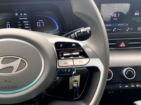 Used 2024 Hyundai Elantra SE image 24