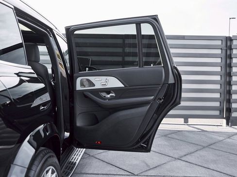 Used 2025 Mercedes-Benz GLS 63 AMG 4MATIC image 26