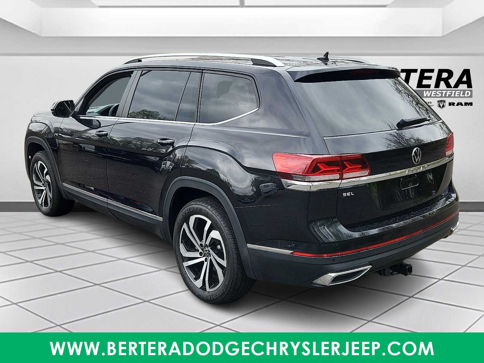 Used 2023 Volkswagen Atlas SEL AWD/4WD image 4