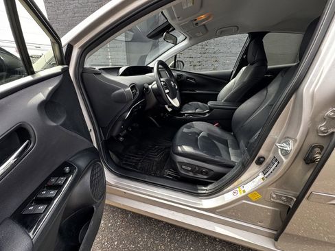 Used 2018 Toyota Prius Prime Premium w/ Carpet Mat Package image 12