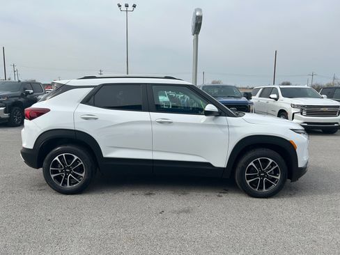 New 2026 Chevrolet TrailBlazer LT w/ Convenience Package AWD/4WD image 3