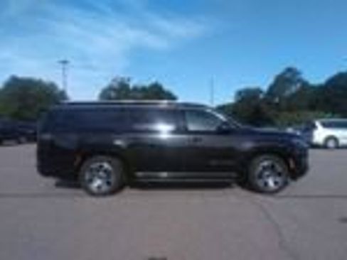 Used 2024 Jeep Wagoneer L Series II RWD image 8