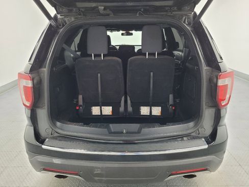 Used 2018 Ford Explorer XLT w/ Equipment Group 201A AWD/4WD image 29