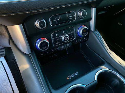 Used 2023 GMC Yukon SLT image 17