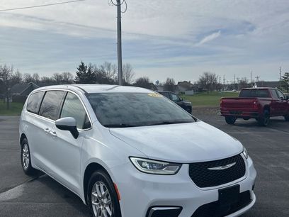 Used 2023 Chrysler Pacifica Touring-L