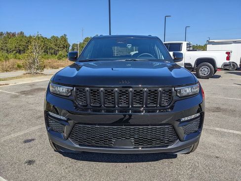 New 2025 Jeep Grand Cherokee Limited w/ Black Appearance Package image 19
