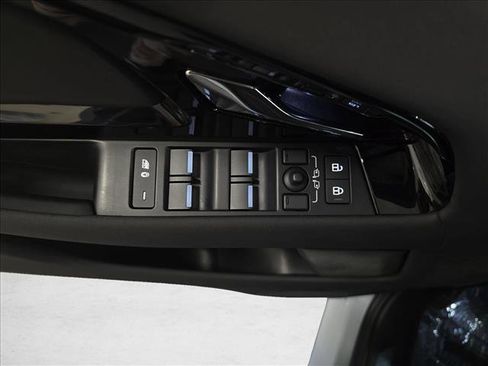 Certified 2025 Land Rover Range Rover Evoque Dynamic SE image 28