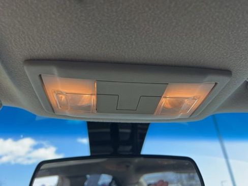 Used 2011 Ford Taurus SE image 21