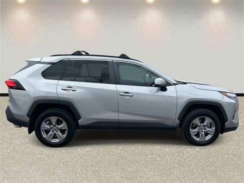 Used 2022 Toyota RAV4 XLE image 4