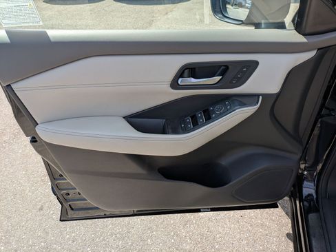 Used 2023 Nissan Rogue SL w/ SL Premium Package FWD image 10
