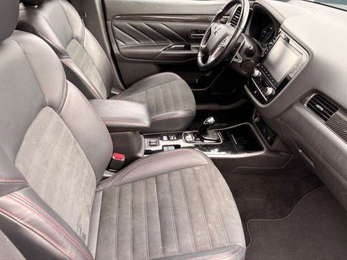 Used 2022 Mitsubishi Outlander LE image 27