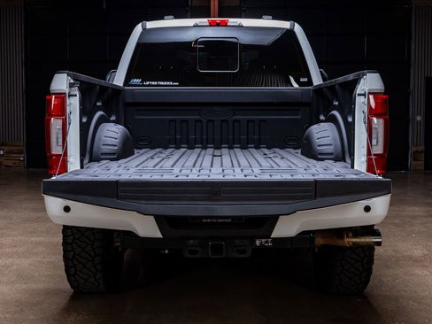 Used 2022 Ford F250 Platinum image 9