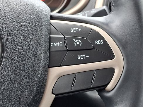 Used 2017 Jeep Cherokee Limited AWD/4WD image 25