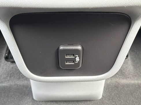 Used 2024 GMC Terrain SLE FWD image 30
