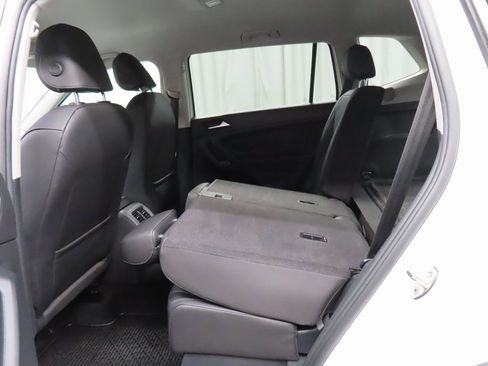 Used 2019 Volkswagen Tiguan SE image 43