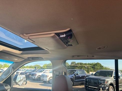 Used 2017 Cadillac Escalade ESV Premium Luxury AWD/4WD image 9