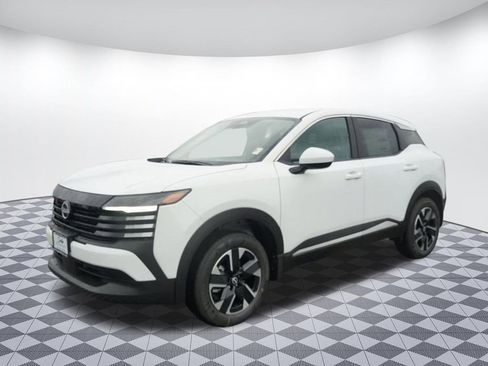 Used 2025 Nissan Kicks SV image 3