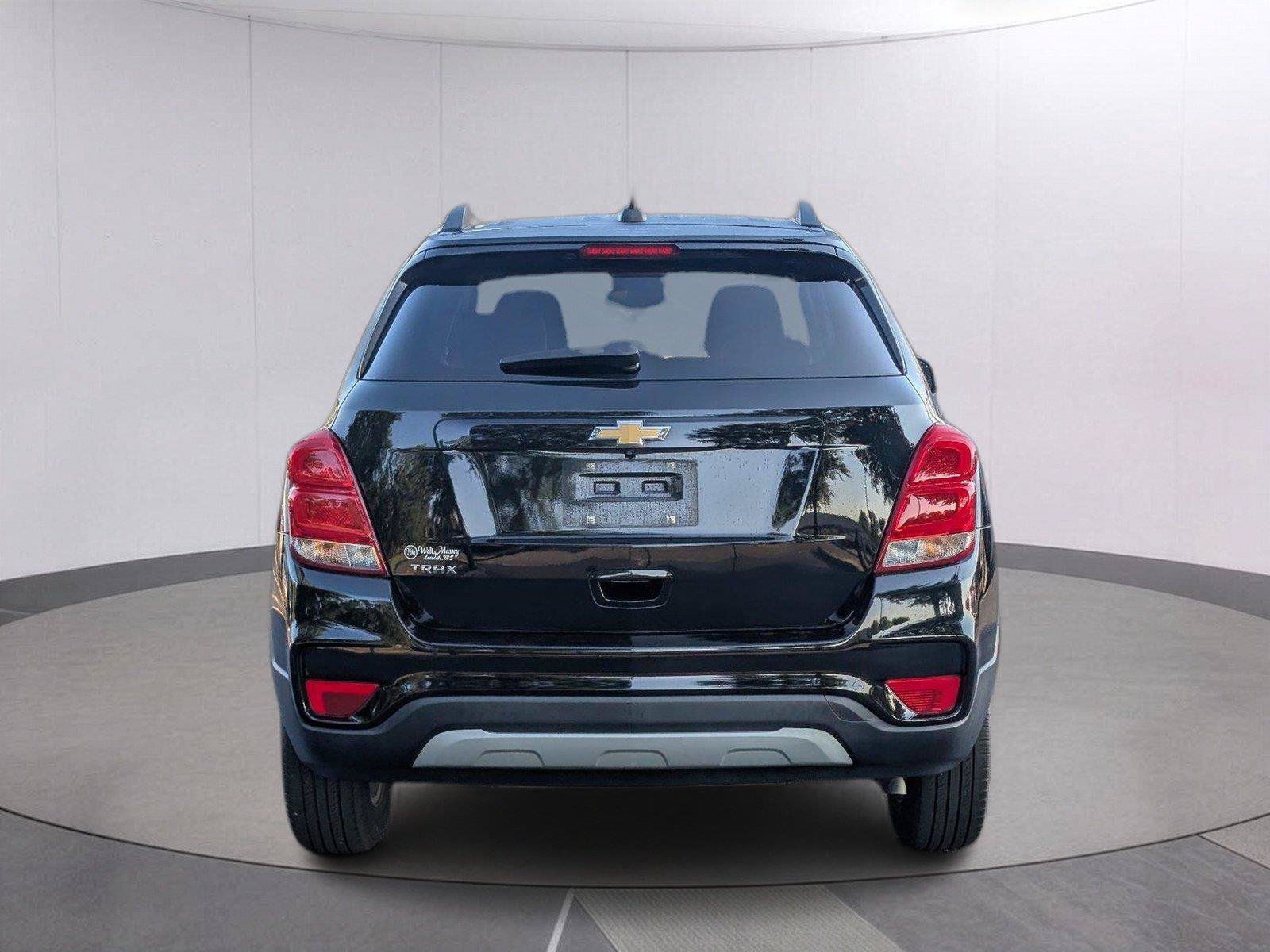 Used 2022 Chevrolet Trax LT w/ LT Convenience Package FWD image 4