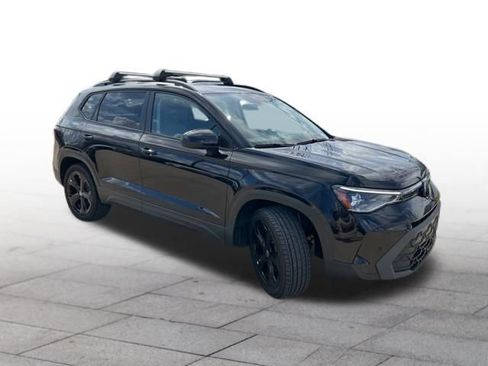 Used 2025 Volkswagen Taos SE image 1