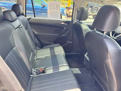 Used 2022 Volkswagen Tiguan SE AWD/4WD image 12