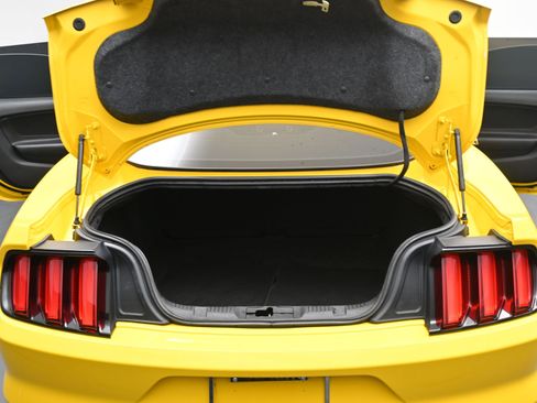 Used 2016 Ford Mustang Coupe image 6