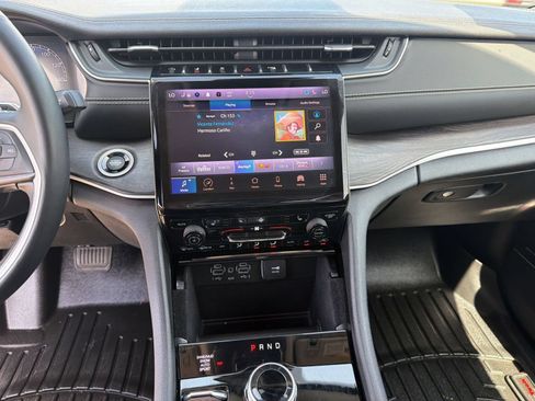 Certified 2022 Jeep Grand Cherokee L Limited AWD/4WD image 18