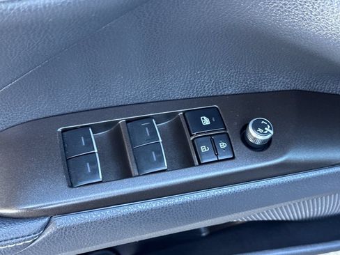Used 2022 Toyota Camry XSE FWD image 11