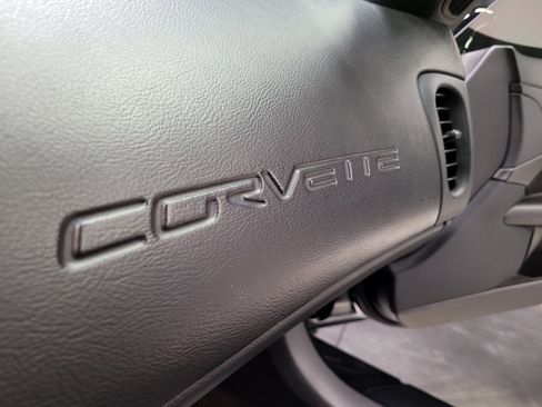 Used 2007 Chevrolet Corvette Coupe image 23