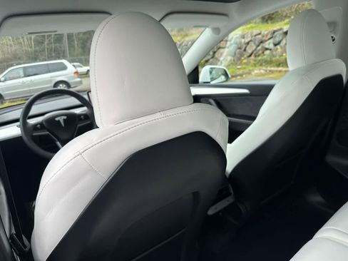 Used 2024 Tesla Model Y Long Range AWD/4WD image 9