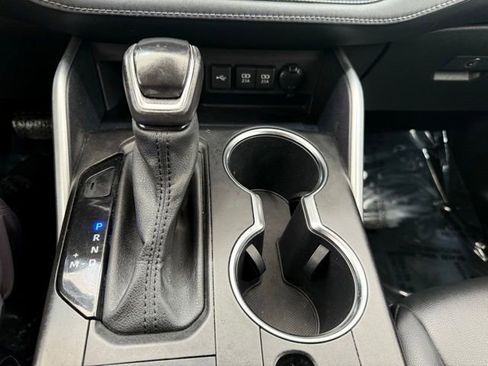 Used 2021 Toyota Highlander XLE image 40