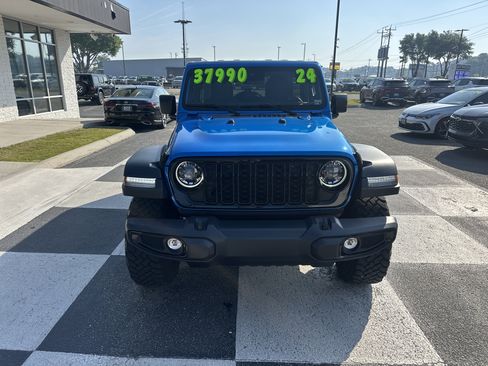 Used 2024 Jeep Wrangler Willys image 2