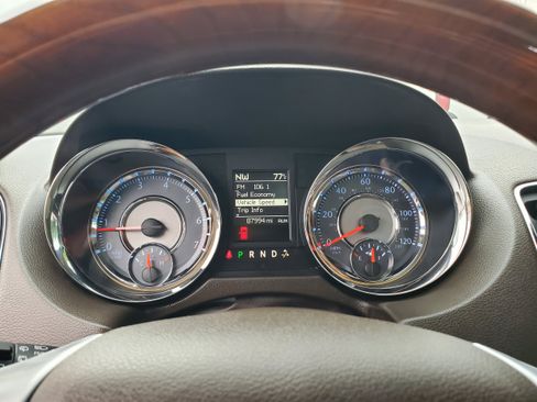 Used 2014 Chrysler Town & Country Limited w/ Luxury Group FWD image 18