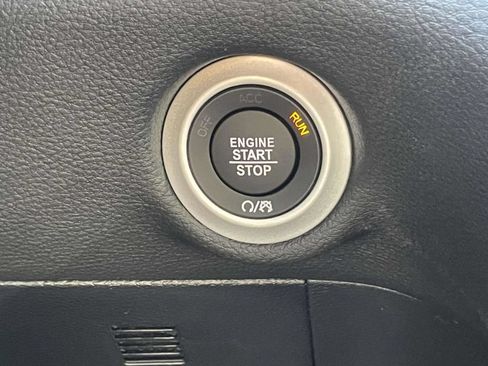 New 2026 Chrysler Pacifica Select FWD image 36