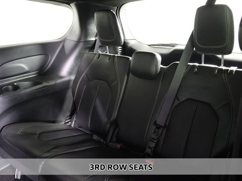 Used 2025 Chrysler Pacifica Select FWD image 8
