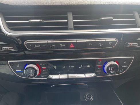 Used 2017 Audi Q7 3.0T Prestige AWD/4WD image 28