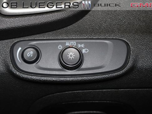 Used 2020 Chevrolet Trax LT image 25